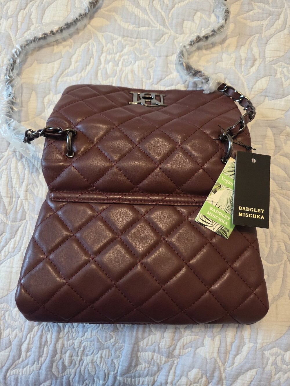 NWT Badgley Mischka Quilted Wine Crossbody Bag with Chain Strap - Picture 11 of 16